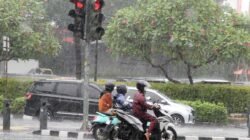 BMKG , Hujan Ringan hingga Sedang Kembali Guyur Jabodetabek Hari Ini dan Besok